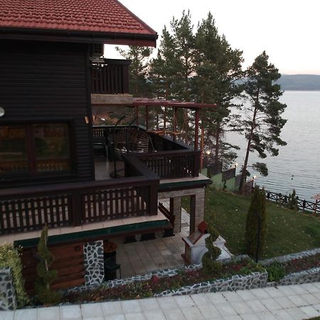 Villa Iskar Lake Residence By Bookvillabg Shtarkelovo Gnezdo ภายนอก รูปภาพ