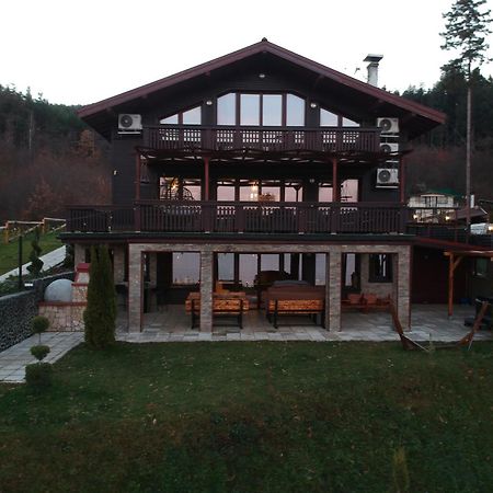 Villa Iskar Lake Residence By Bookvillabg Shtarkelovo Gnezdo ภายนอก รูปภาพ
