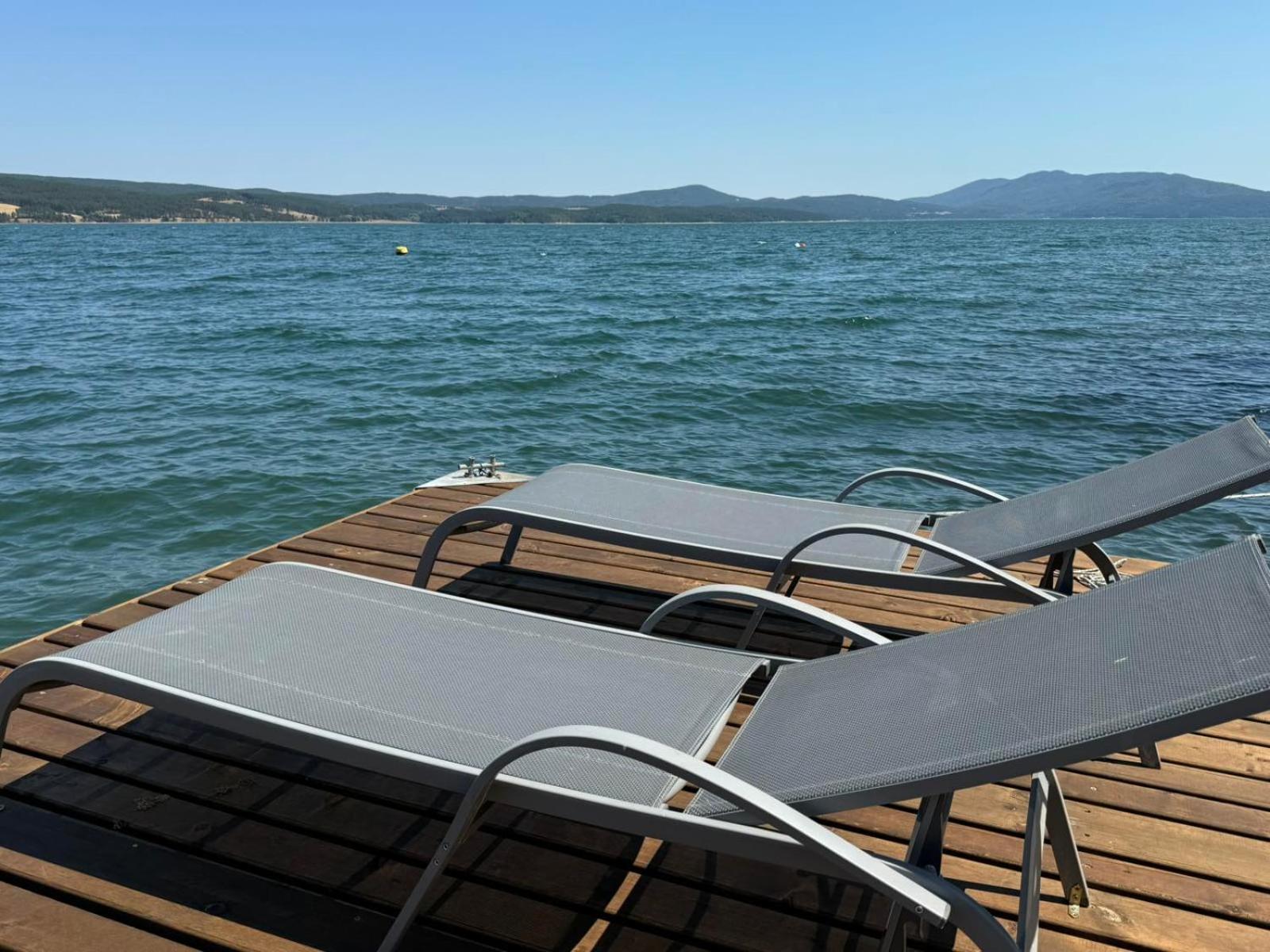 Villa Iskar Lake Residence By Bookvillabg Shtarkelovo Gnezdo ภายนอก รูปภาพ
