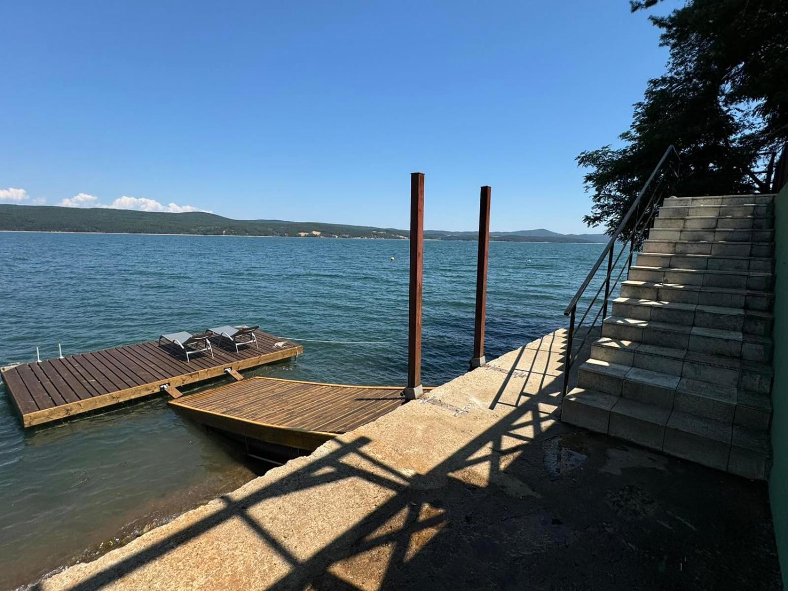 Villa Iskar Lake Residence By Bookvillabg Shtarkelovo Gnezdo ภายนอก รูปภาพ
