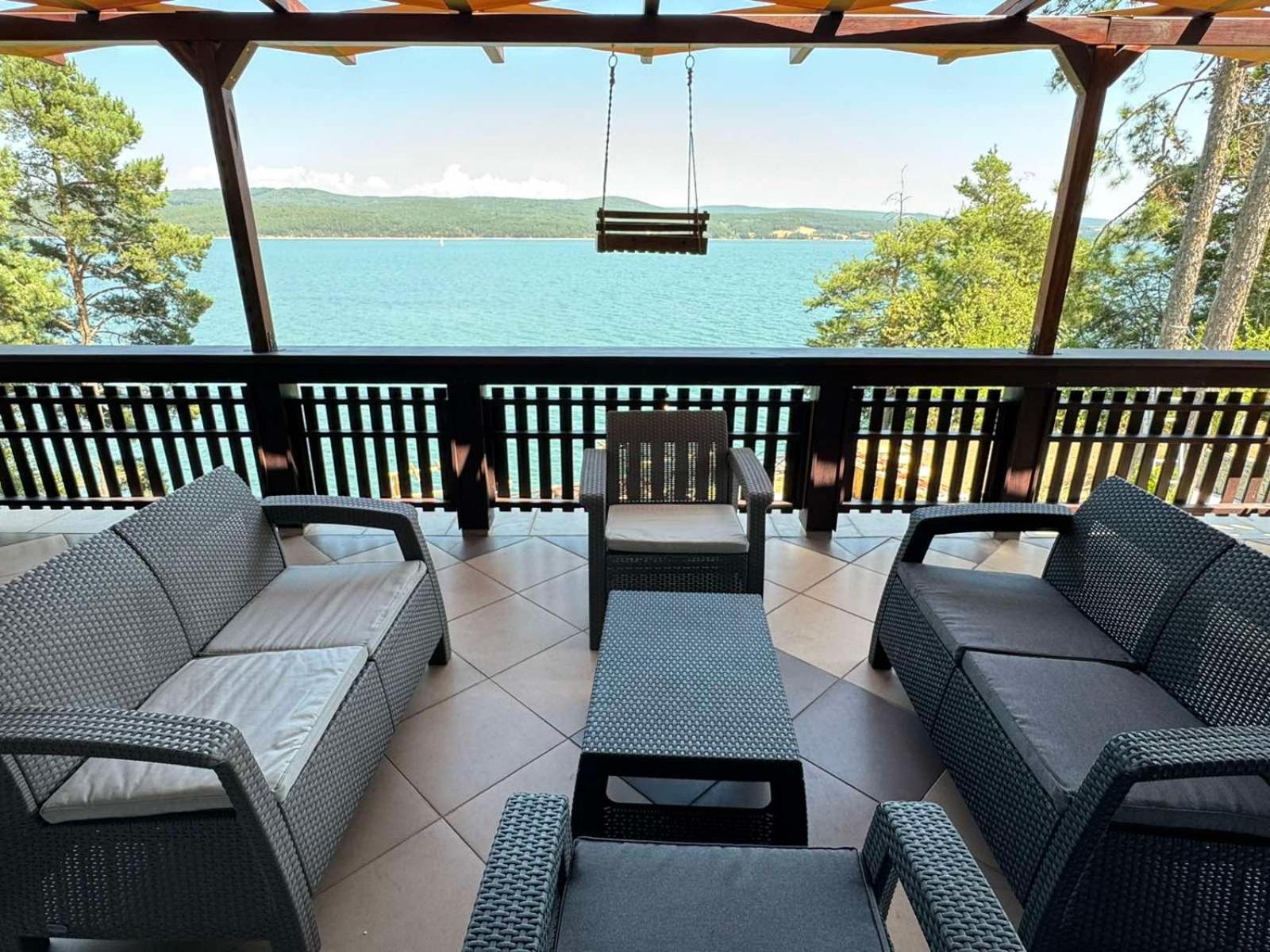 Villa Iskar Lake Residence By Bookvillabg Shtarkelovo Gnezdo ภายนอก รูปภาพ