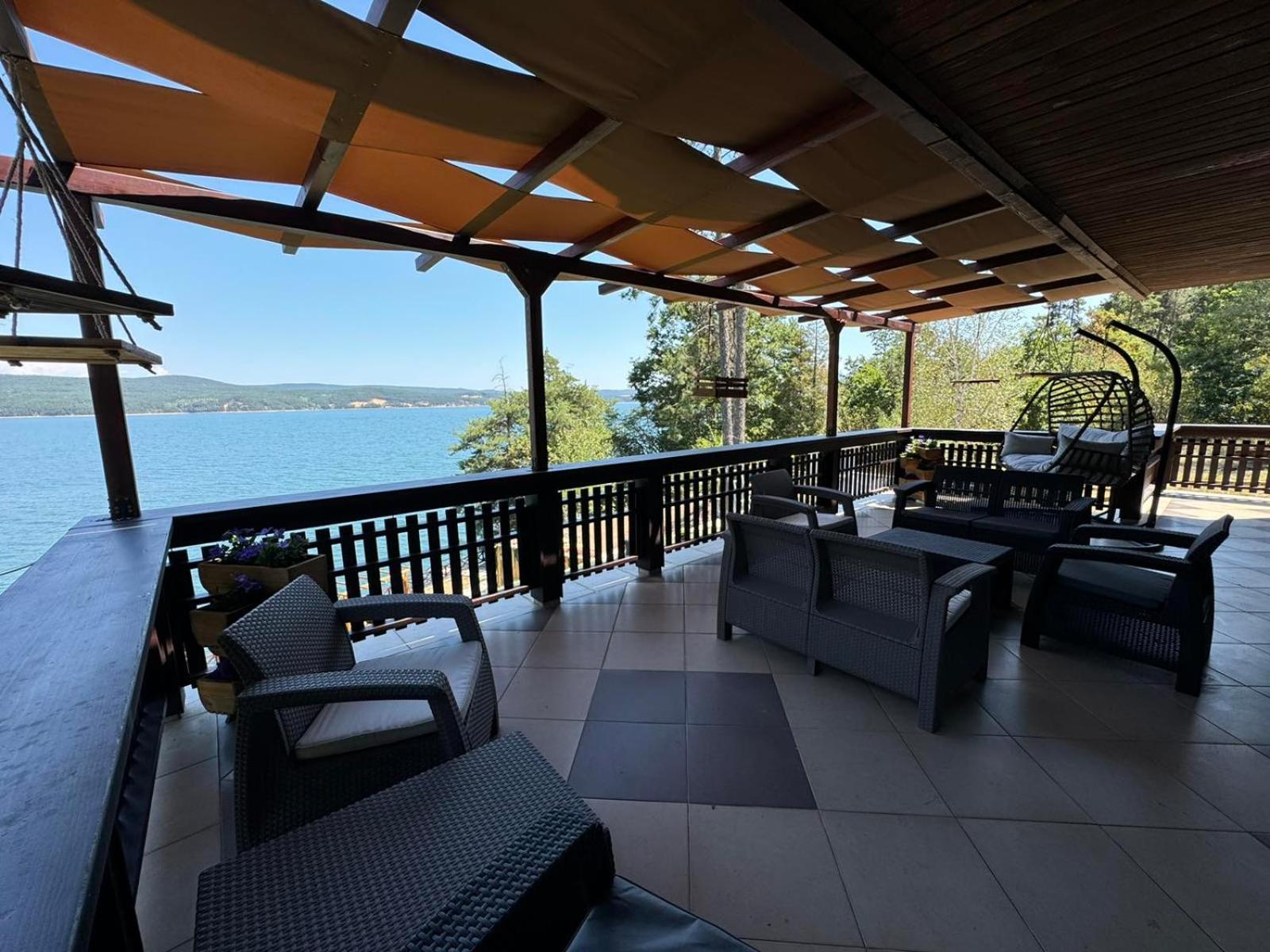 Villa Iskar Lake Residence By Bookvillabg Shtarkelovo Gnezdo ภายนอก รูปภาพ