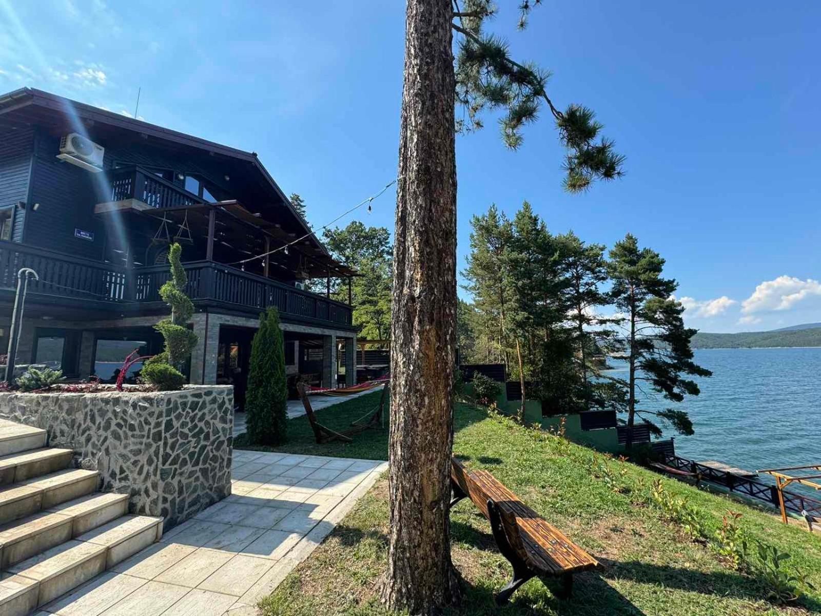 Villa Iskar Lake Residence By Bookvillabg Shtarkelovo Gnezdo ภายนอก รูปภาพ