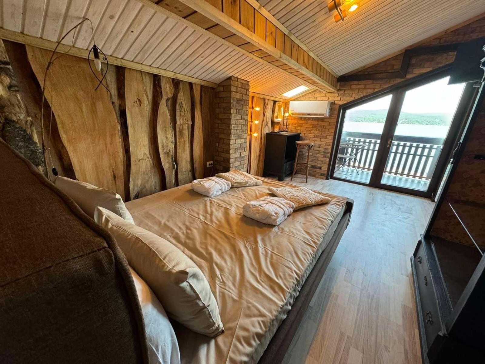 Villa Iskar Lake Residence By Bookvillabg Shtarkelovo Gnezdo ภายนอก รูปภาพ
