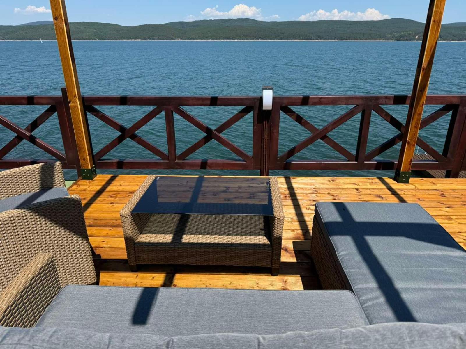 Villa Iskar Lake Residence By Bookvillabg Shtarkelovo Gnezdo ภายนอก รูปภาพ