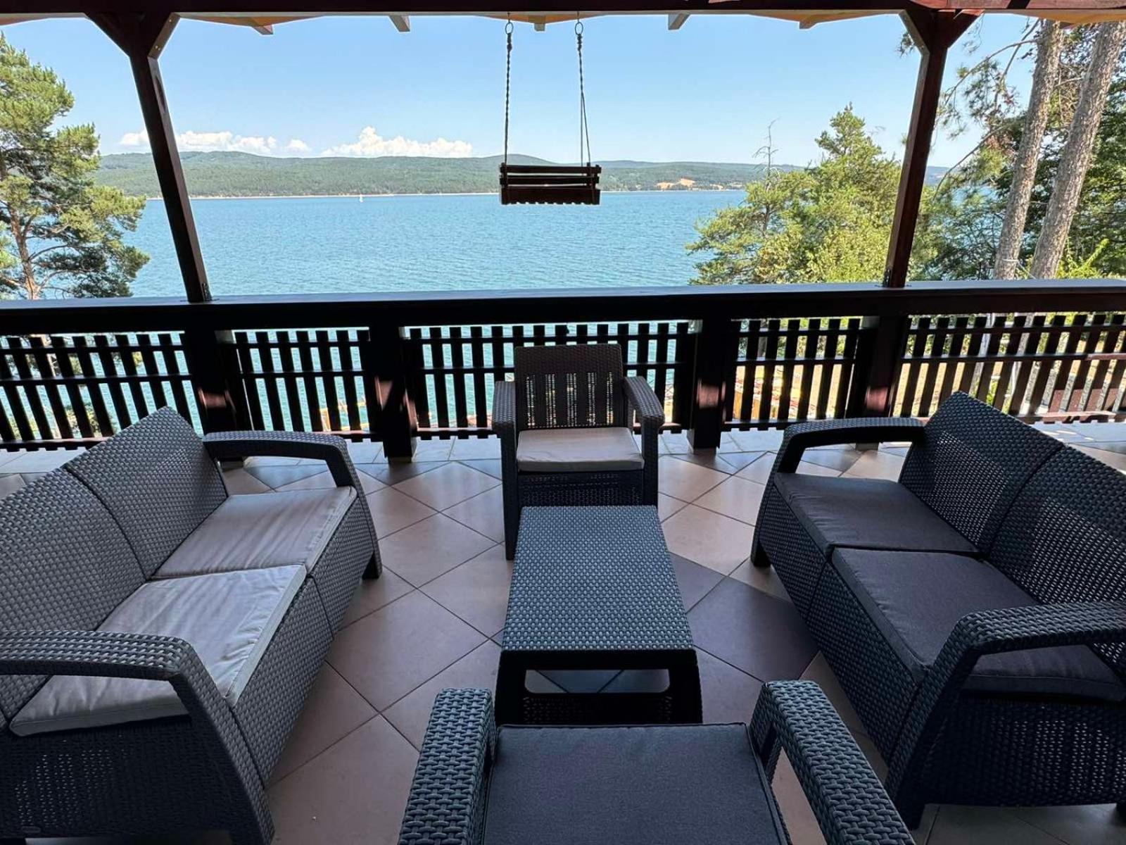 Villa Iskar Lake Residence By Bookvillabg Shtarkelovo Gnezdo ภายนอก รูปภาพ