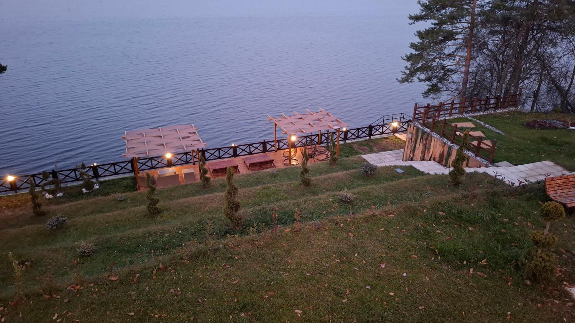 Villa Iskar Lake Residence By Bookvillabg Shtarkelovo Gnezdo ภายนอก รูปภาพ