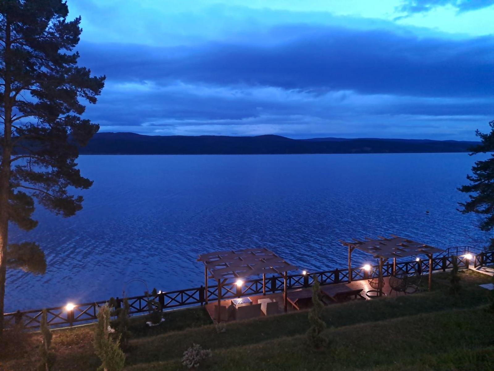 Villa Iskar Lake Residence By Bookvillabg Shtarkelovo Gnezdo ภายนอก รูปภาพ