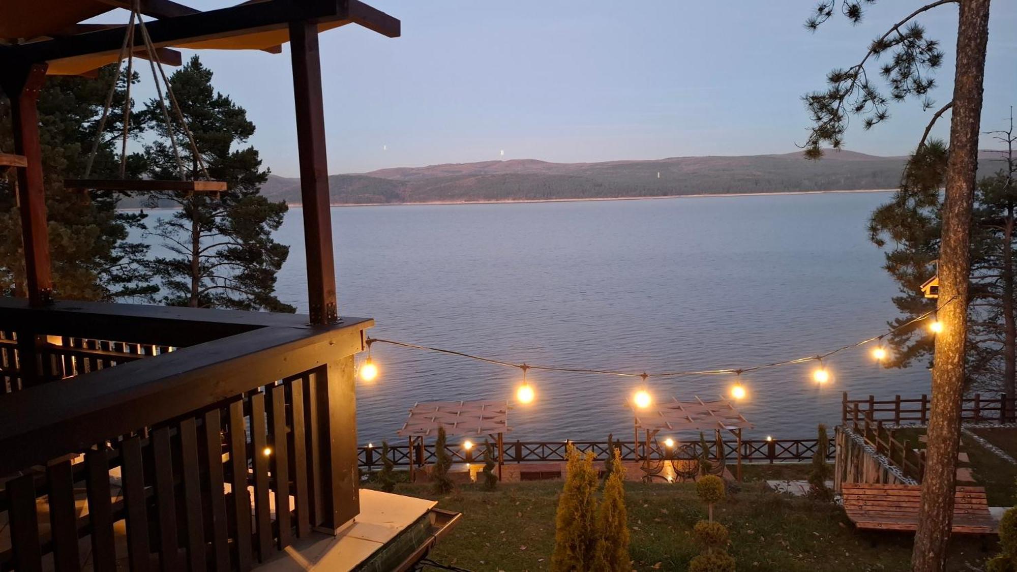 Villa Iskar Lake Residence By Bookvillabg Shtarkelovo Gnezdo ภายนอก รูปภาพ