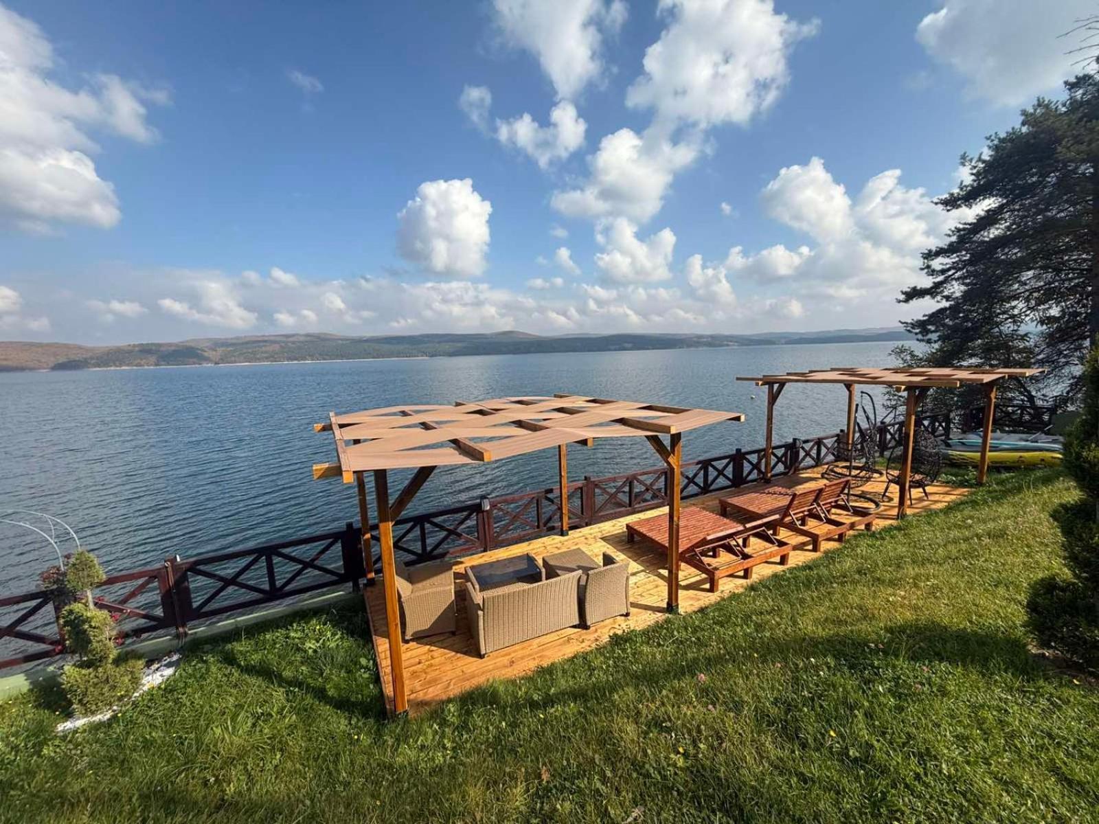 Villa Iskar Lake Residence By Bookvillabg Shtarkelovo Gnezdo ภายนอก รูปภาพ