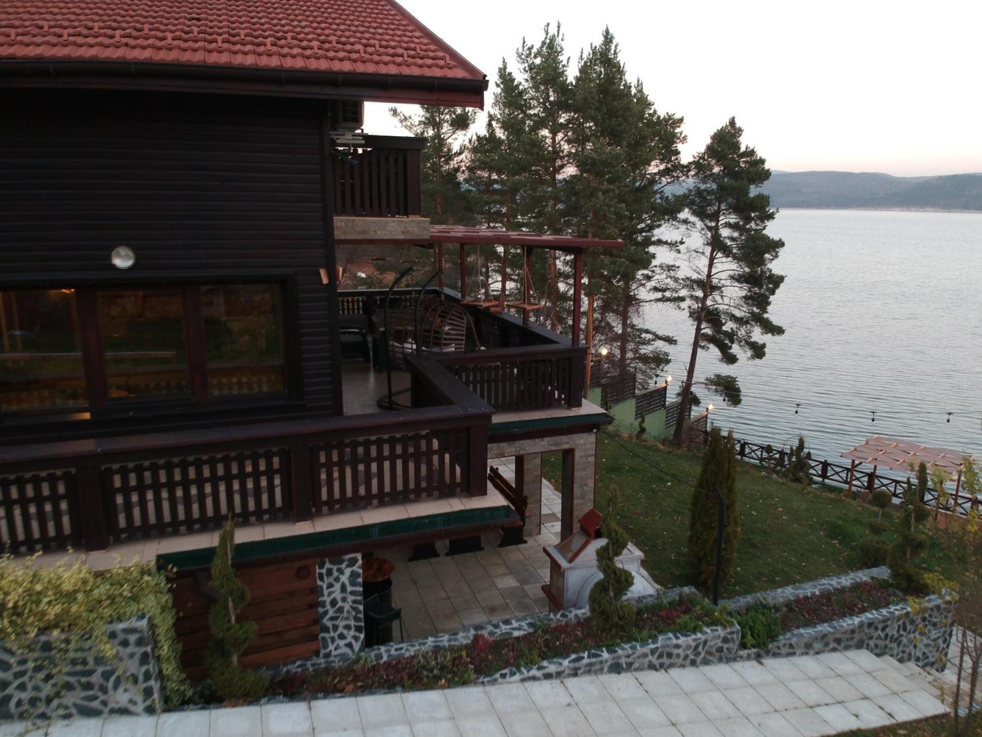 Villa Iskar Lake Residence By Bookvillabg Shtarkelovo Gnezdo ภายนอก รูปภาพ