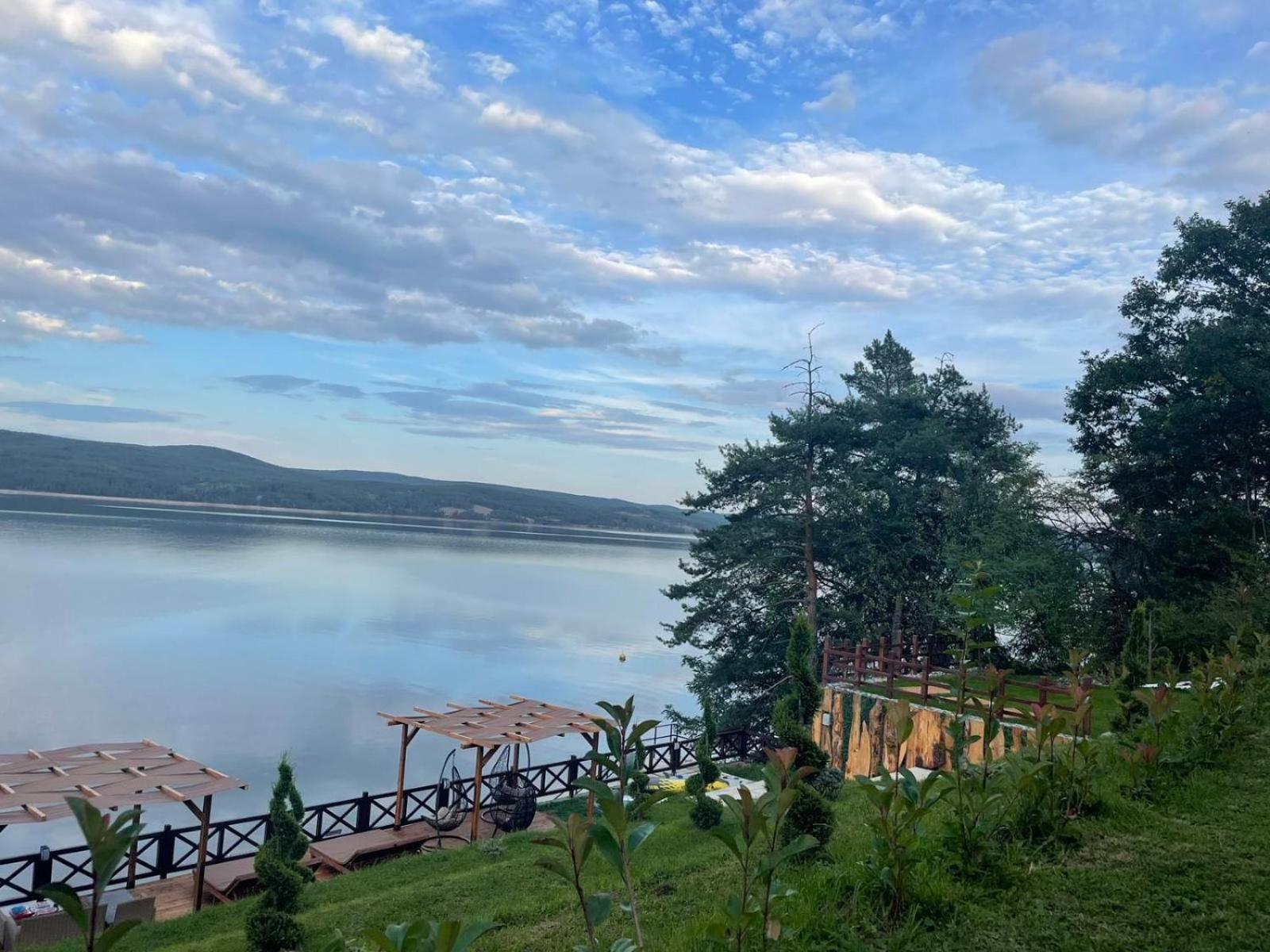 Villa Iskar Lake Residence By Bookvillabg Shtarkelovo Gnezdo ภายนอก รูปภาพ